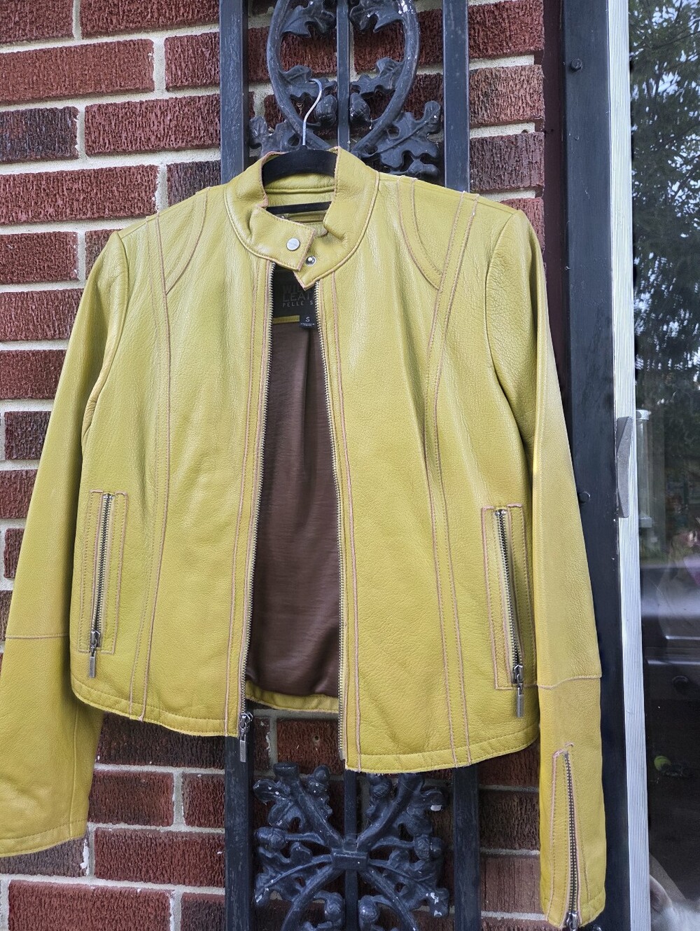 Leather jacket - Picture 6 of 7